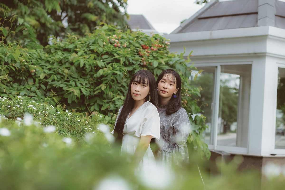 Asian Twin sisters posing for a photo in a luscious garden | Representative Image Source: Pexels | Photo by Nam Phong Bùi